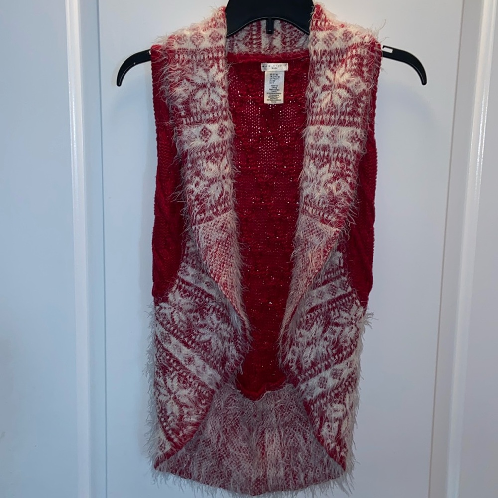 Max studio, kids (7-8), red & white sweater vest.